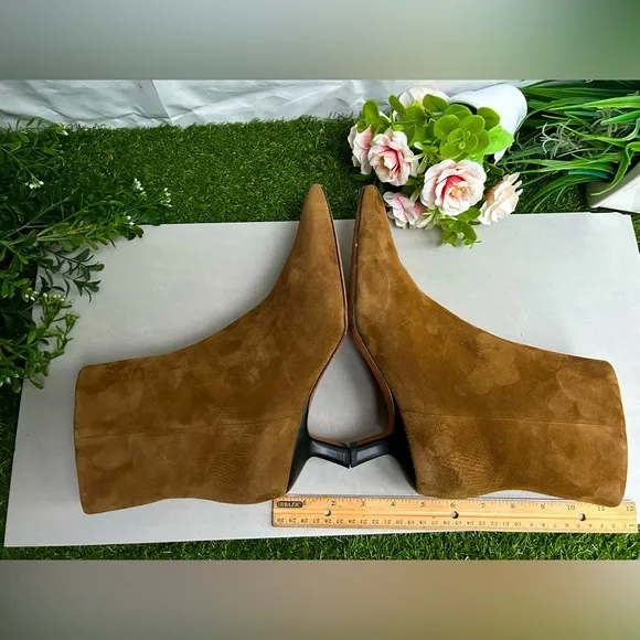 Vince Billy Suede Ankle Boot Color: Elm Wood women size 8 gently used