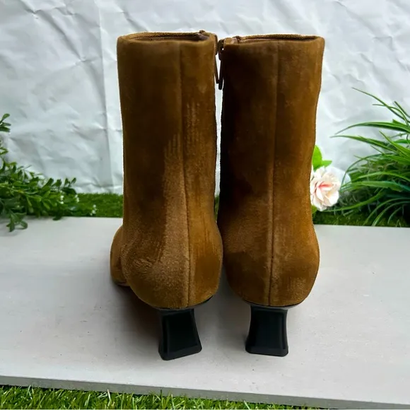 Vince Billy Suede Ankle Boot Color: Elm Wood women size 8 gently used