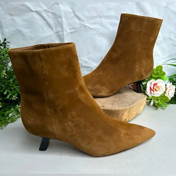 Vince Billy Suede Ankle Boot Color: Elm Wood women size 8 gently used