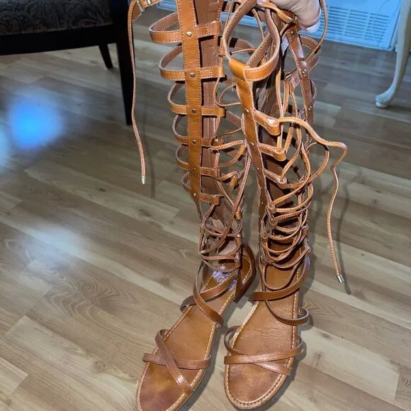 VINCE CAMUTO Brown Lace Up Gladiator Sandals VINCE CAMUTO Gladiator Sand…