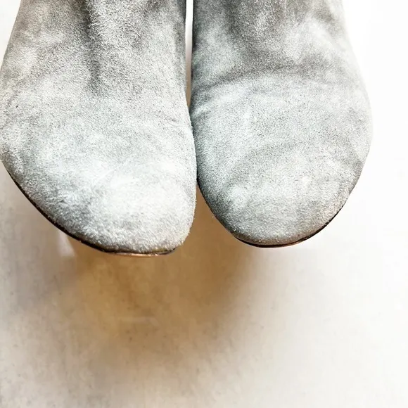 Vince Camuto Chyane Gray Suede Ankle Boots Size 7 Bar Detail