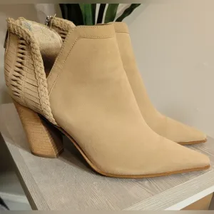 Vince Camuto Pointed Toe Tan Leather Boots 8M