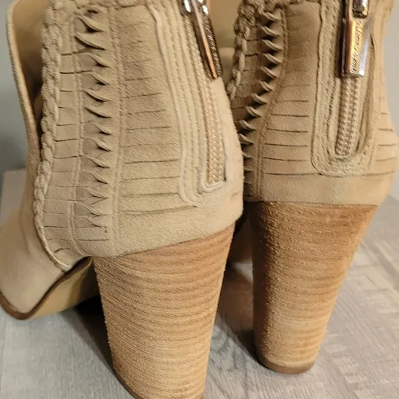 Vince Camuto Pointed Toe Tan Leather Boots 8M