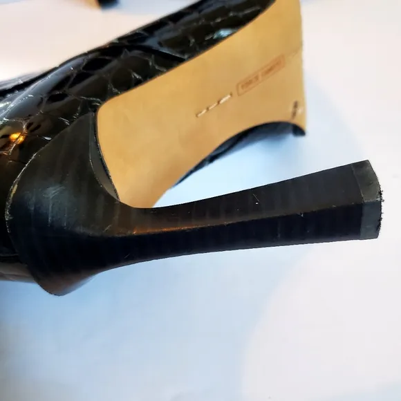 Vince Camuto Womens Pelsna Boot Size 8 Tall Black Patent Croc Pointed High Heel