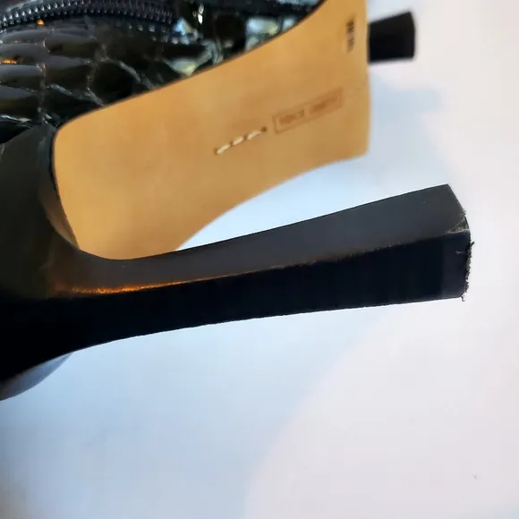 Vince Camuto Womens Pelsna Boot Size 8 Tall Black Patent Croc Pointed High Heel