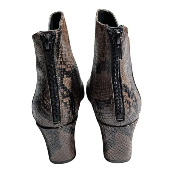 Vince Lora Taupe Brown Snakeskin Printed Leather Pointed Toe Ankle Boots Sz 8.5