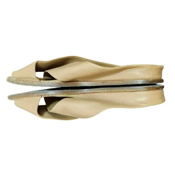 Vince. Tan leather sandals Size 7.5 M