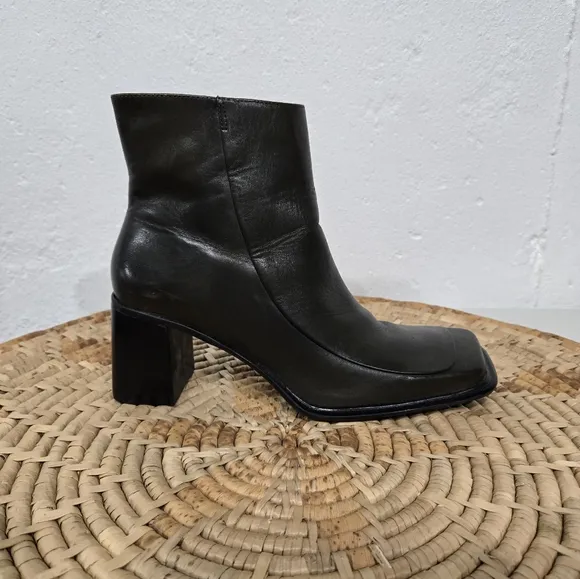 Vintage 1990s Y2K Square Toe Chunky Olive Green Ankle Boots 8