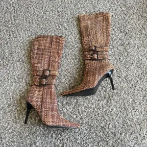 VTG Kiks Heeled Boots Pointed Toe Buckle Zip Tweed Knit Classic 90s Chic 8 New