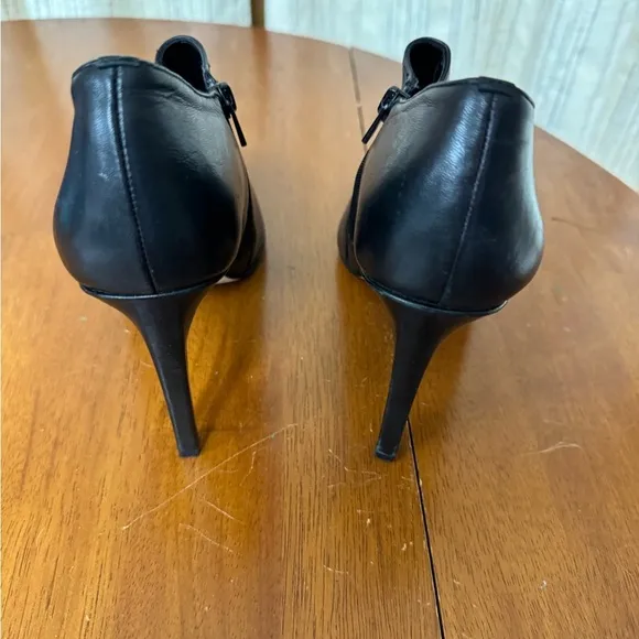 White House Black Market black leather stiletto heel booties size 9 side zip