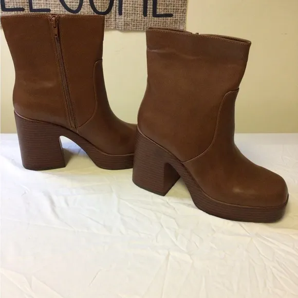 Wild Pair Brown Heeled Boots with Chunky Heel