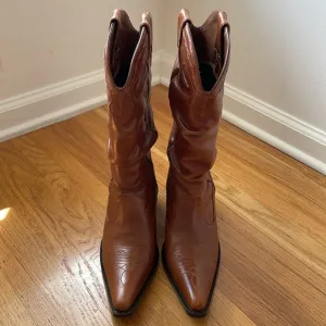 Wild Pair Womens Embroidered Pointed Toe Cowboy Western Boots - size 7.5B