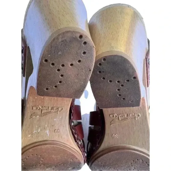 WOMEN’S DANSKO TRU  SANDALS•SIZE 39/US 8.5-9•MEDIUM BROWN•GREAT CONDITION•