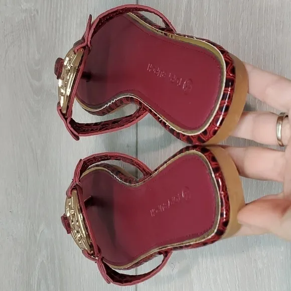 Womens Miller mock croc metal logo sandals in burgandy sz 38/7