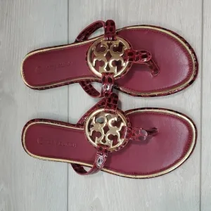 Womens Miller mock croc metal logo sandals in burgandy sz 38/7