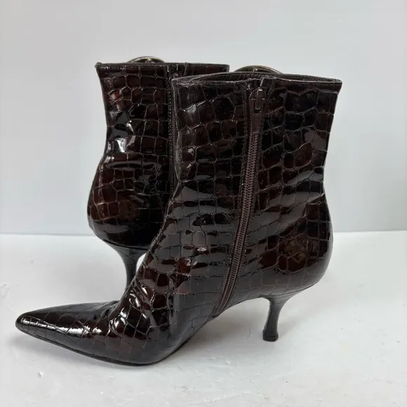 Women’s Stewart Weitzman Patent Leather Croc Pattern Boots Size 7.5 M Spain
