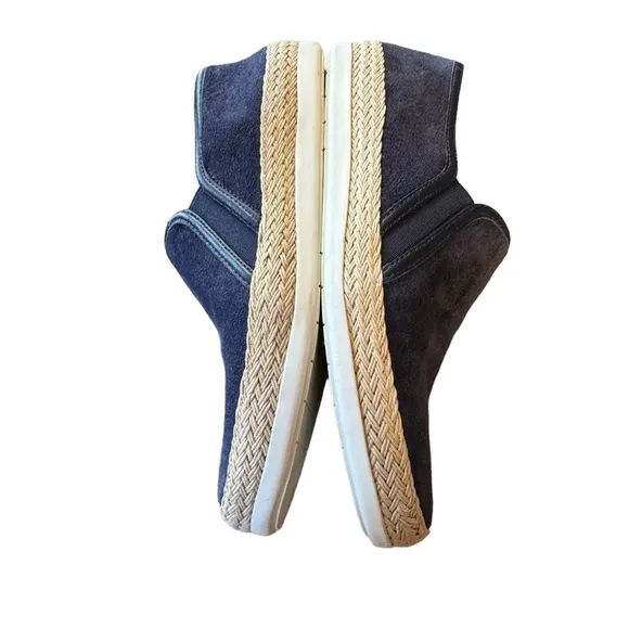 Women’s Vince Size 5 Blue Suede “Acker” Slip On Espadrille Loafers.