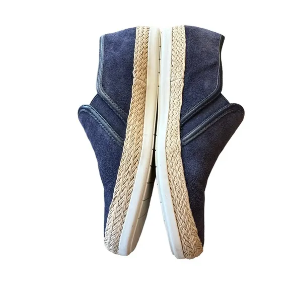 Women’s Vince Size 5 Blue Suede “Acker” Slip On Espadrille Loafers.