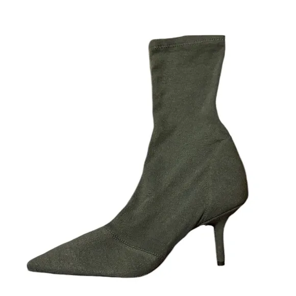 Yeezy Canvas Sock Boots stiletto heel and a pointed toe dark gray Size 38 size 8