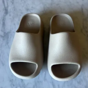 Yeezy size 13 kids Beige Slide Sandals
