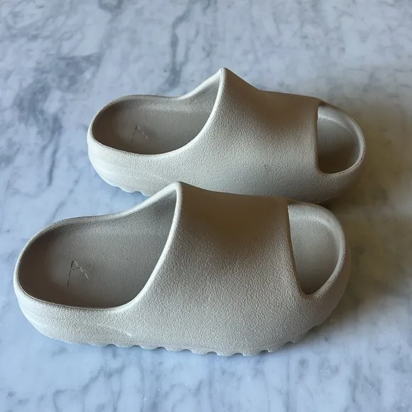 Yeezy size 13 kids Beige Slide Sandals