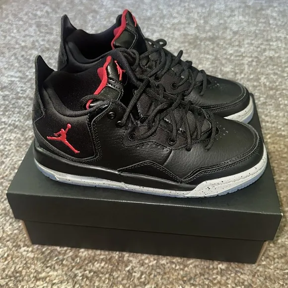 Youth Jordan Courtside 23 Basketball Sneakers size 4 brand new in box