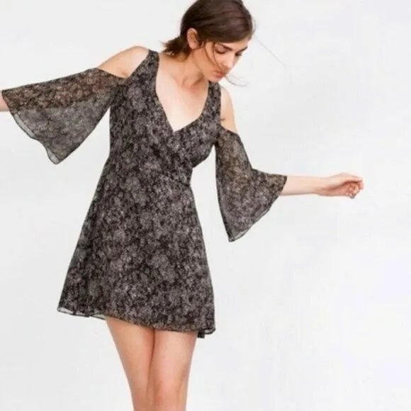 ZARA Black &amp; Grey Print Cold Shoulder Chiffon Bell Sleeve Mini Dress Size Small