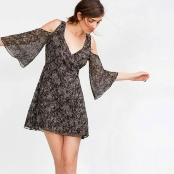 ZARA Black &amp; Grey Print Cold Shoulder Chiffon Bell Sleeve Mini Dress Size Small
