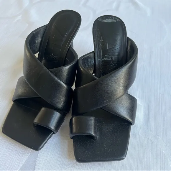 Zara black leather padded cross strap toe strap sandal with heel Size 38 7.5