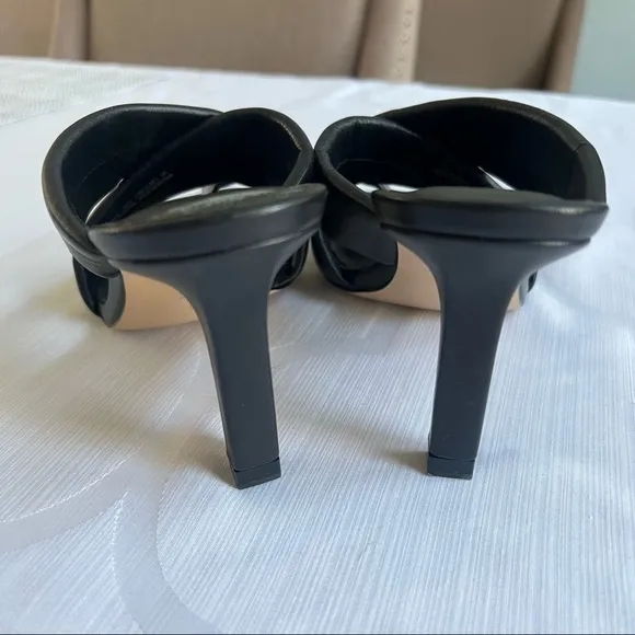 Zara black leather padded cross strap toe strap sandal with heel Size 38 7.5