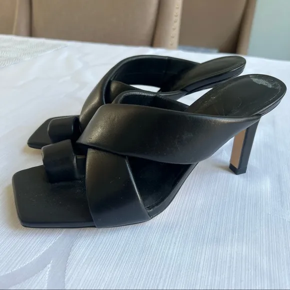 Zara black leather padded cross strap toe strap sandal with heel Size 38 7.5