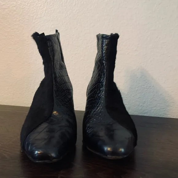 ZOU XOU Black Boot Combined texturized Boots. Size 7