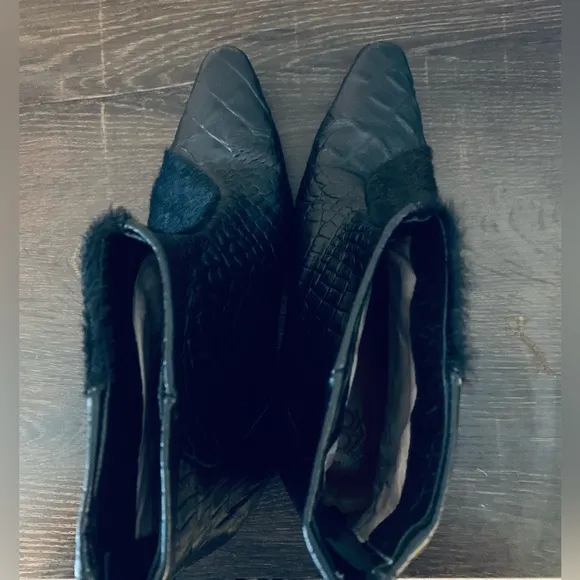 ZOU XOU Black Boot Combined texturized Boots. Size 7